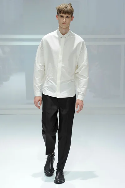Look 10